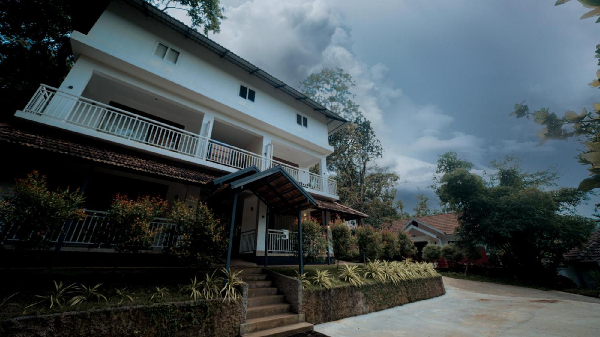 Vythiri Holiday Resort, Wayanad Exterior foto
